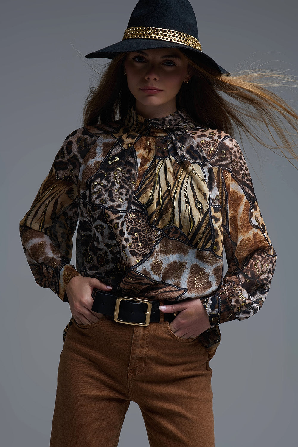 camisa de gasa animal print con detalles dorados - Camisetas - detalle