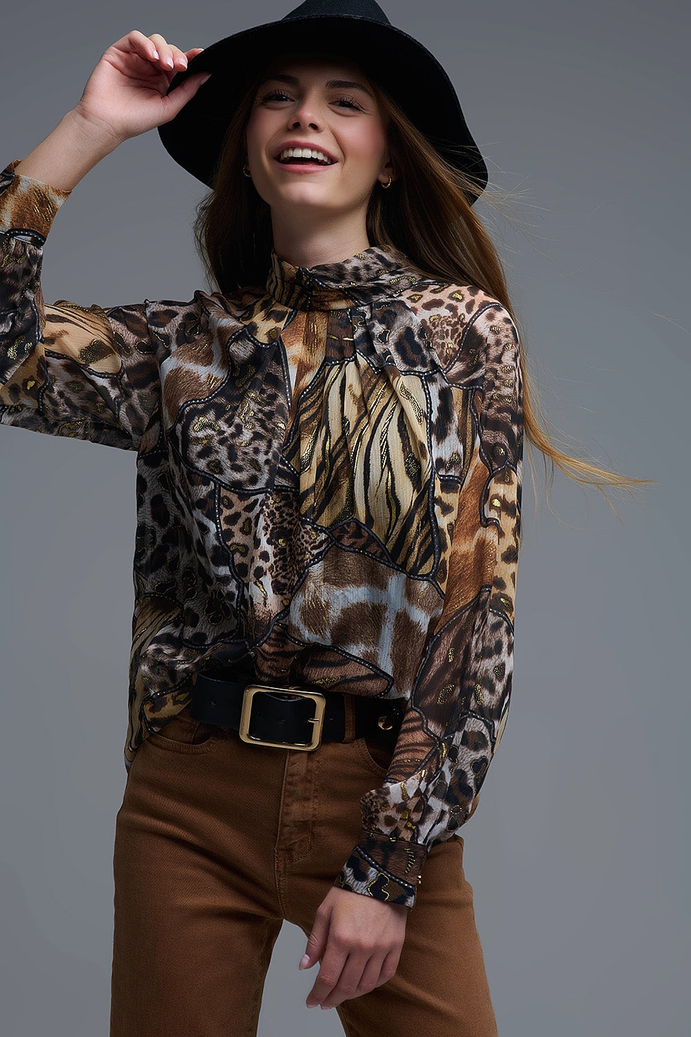 Q2 camisa de gasa animal print con detalles dorados