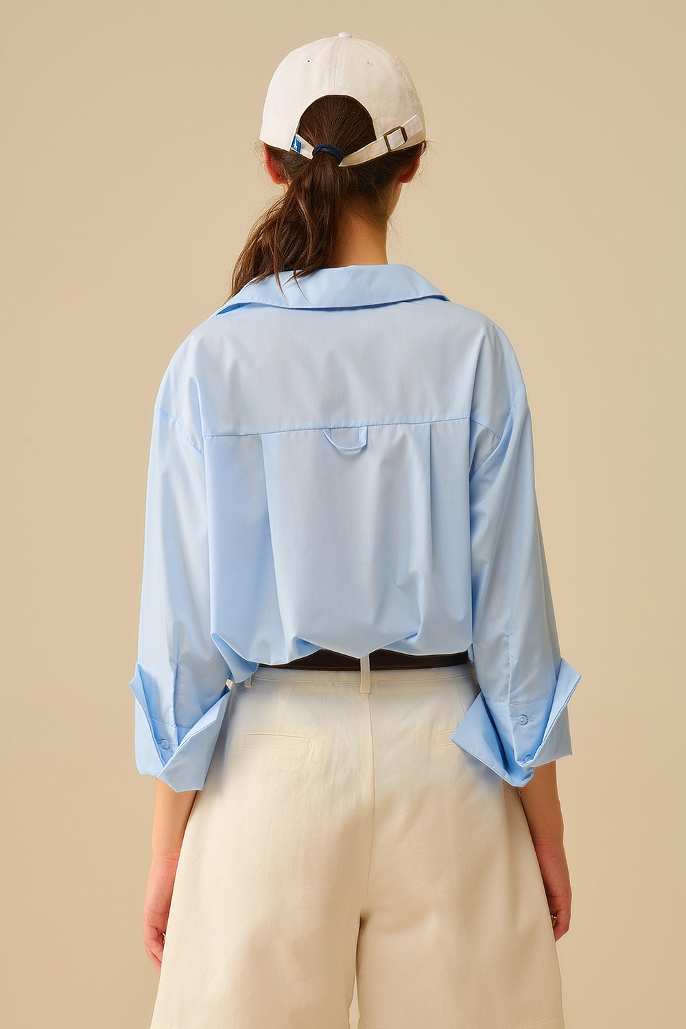 Camisa de popelina azul con puños extra anchos