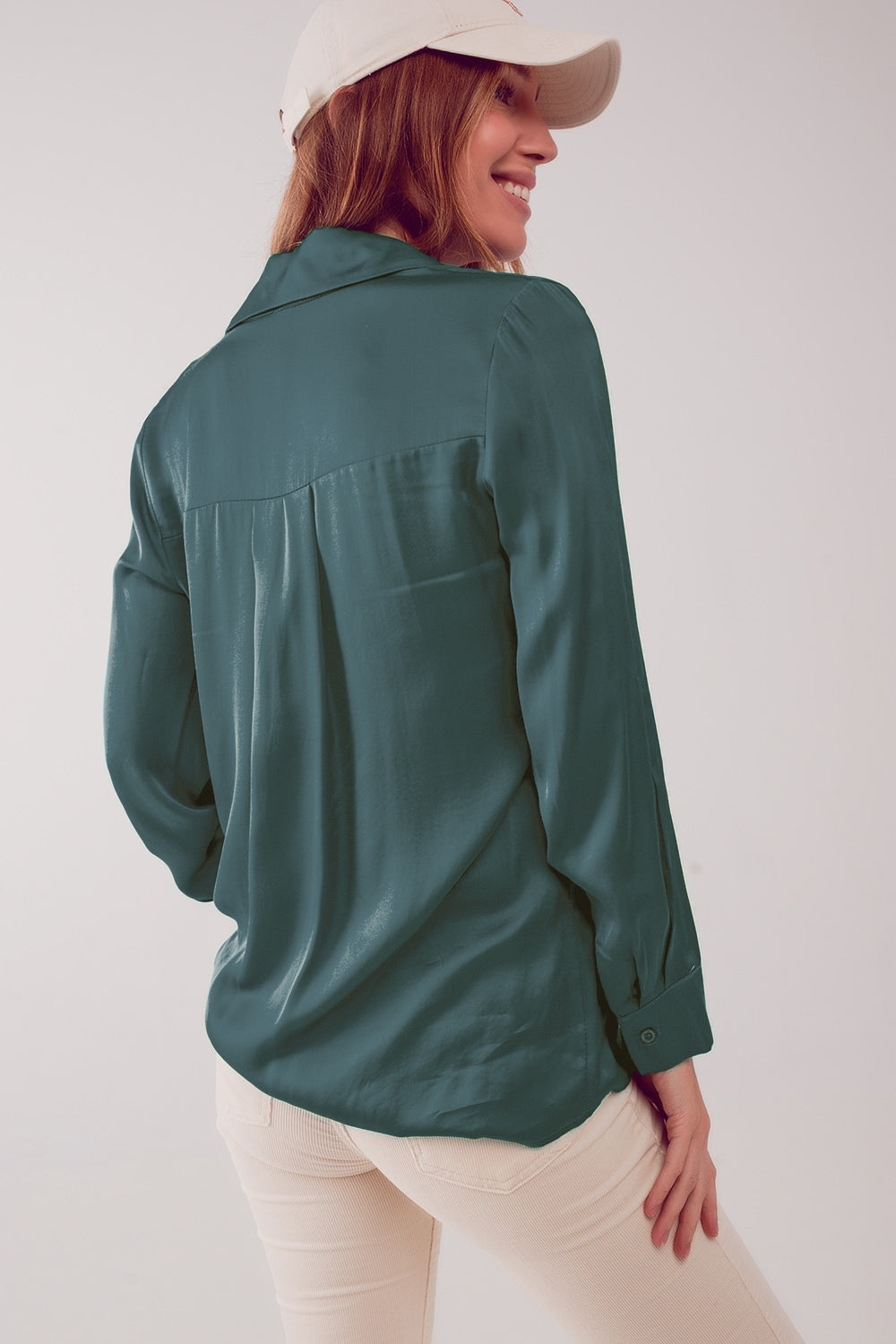 Camisa de satén en verde