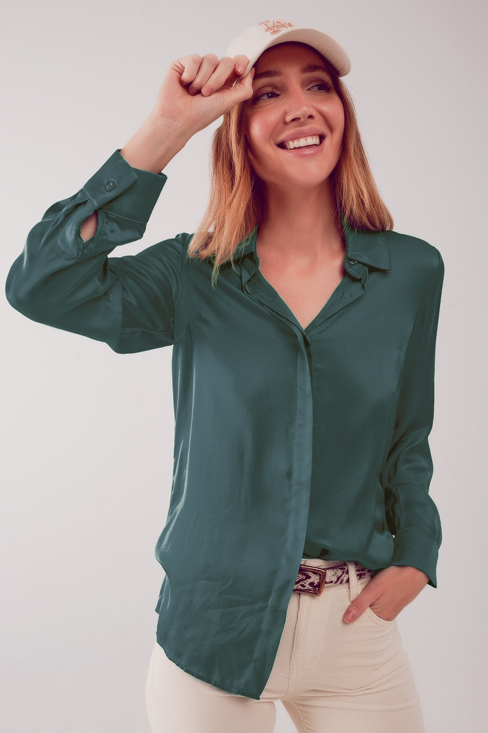 Q2 Camisa de satén en verde