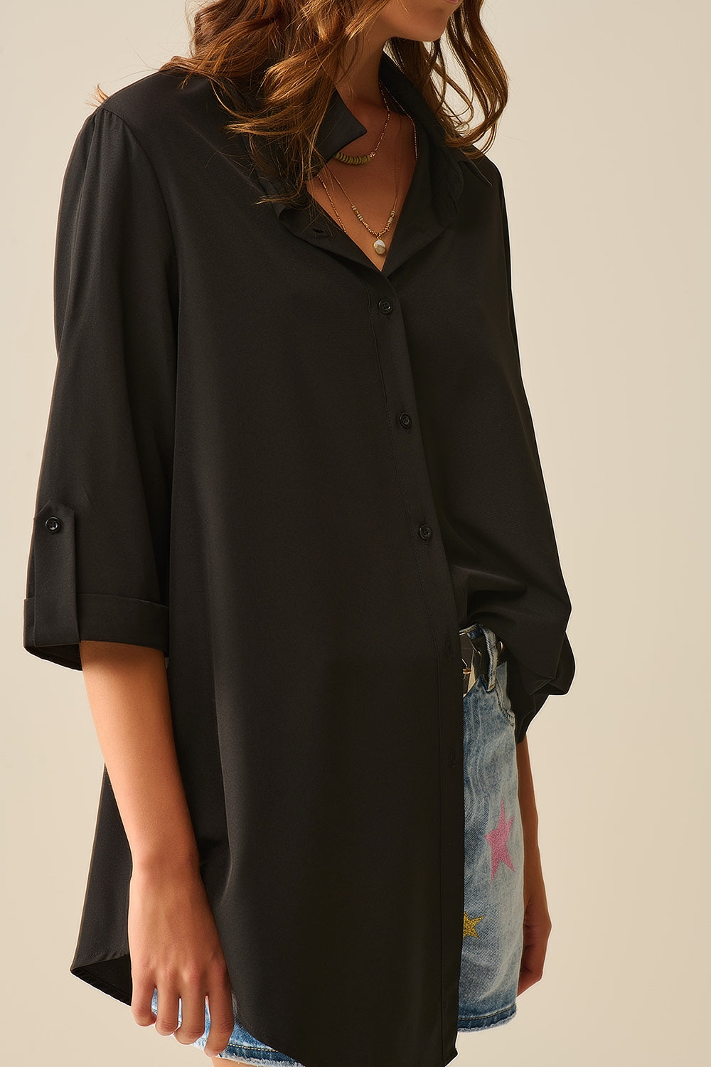 Camisa de tejido muy suave y ligero en color negro