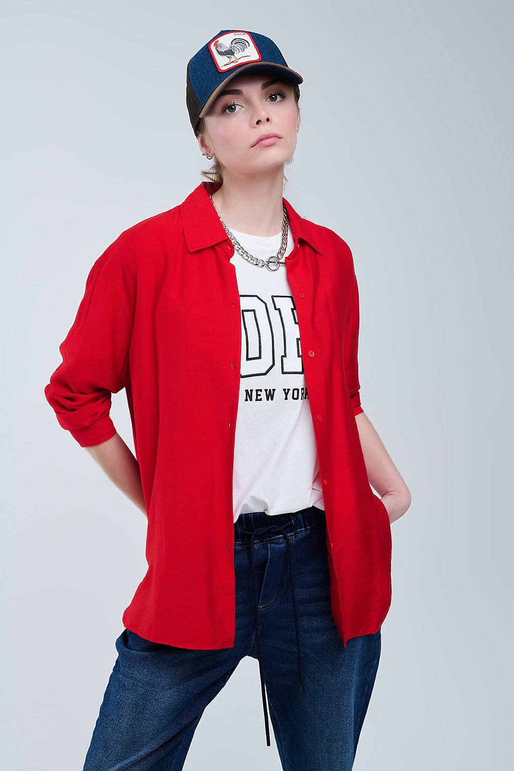 Camisa oversize de color rojo vibrante con cuello polo y manga tres cuartos para mujer en Ivoluxt.