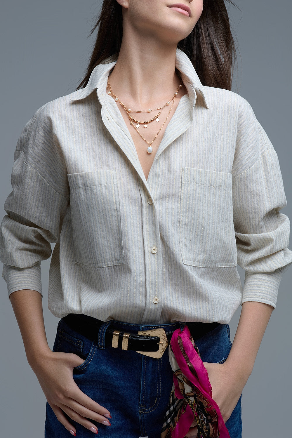 Camisa relajada a rayas con bolsillos sobredimensionados en el pecho