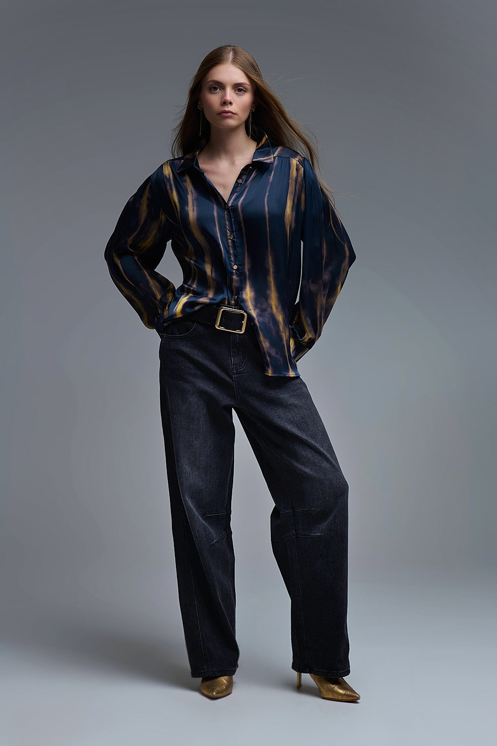 Camisa Tie-Dye efecto satinado con rayas azul marino y ocre