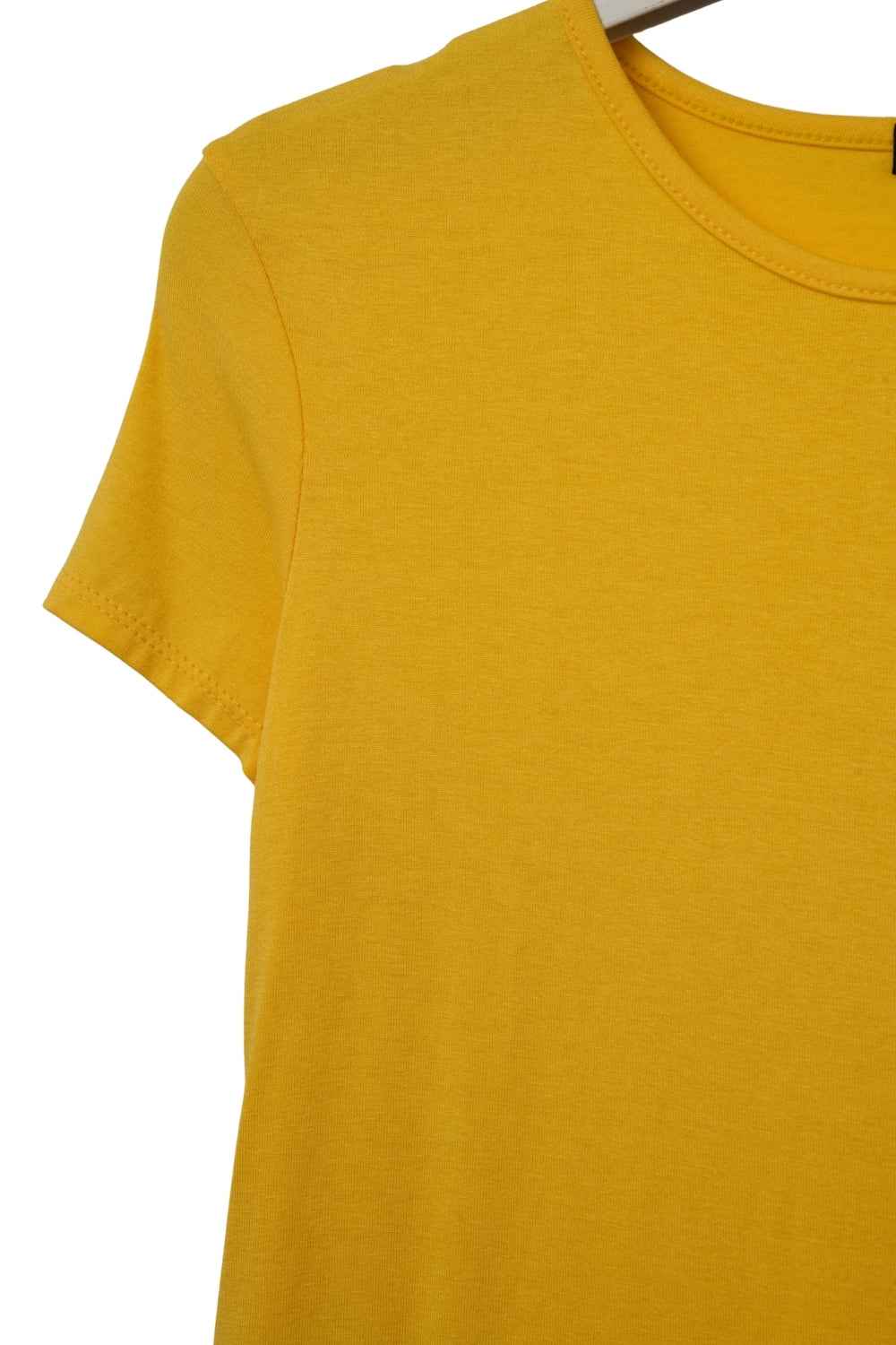 Camiseta básica amarilla de cuello redondo