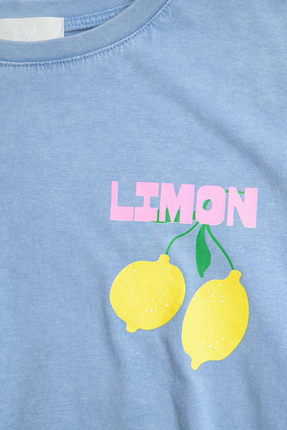 Camiseta azul relajada con estampado de limones