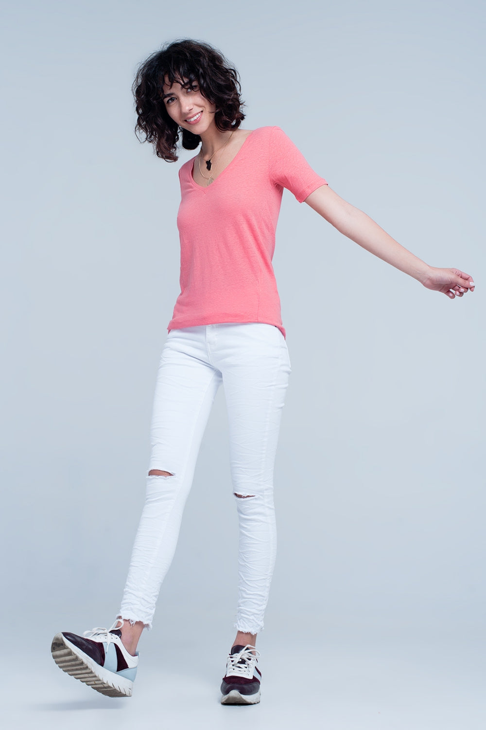 Camiseta Coral de manga corta con cuello de pico