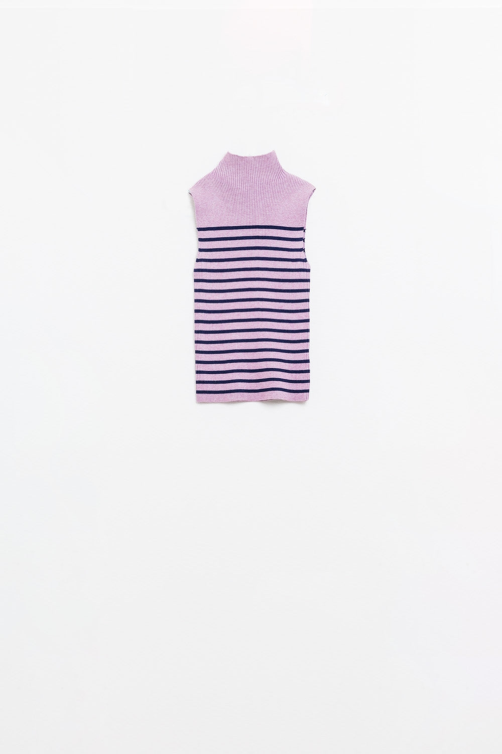 top de punto sin mangas y cuello alto en color lavanda