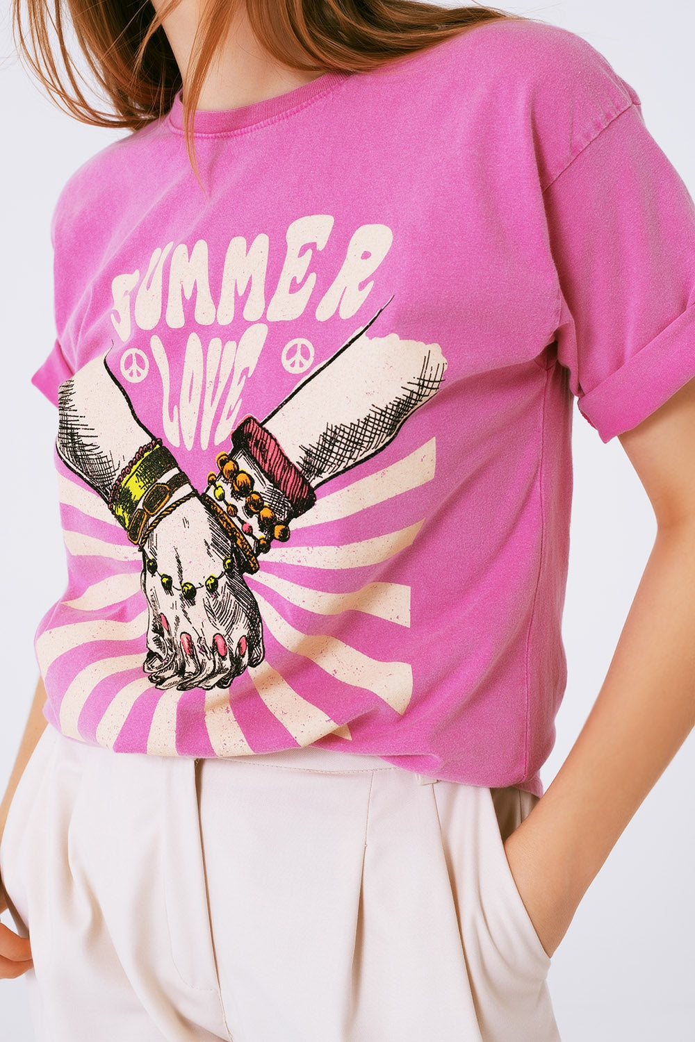 Camiseta gráfica con el texto Summer Love en rosa