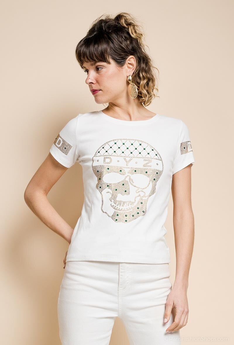 Camiseta blanca de algodón con diseño de calavera joya decorada con strass y detalles brillantes.