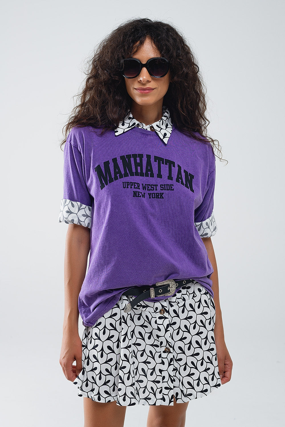 Camiseta morada con texto manhattan