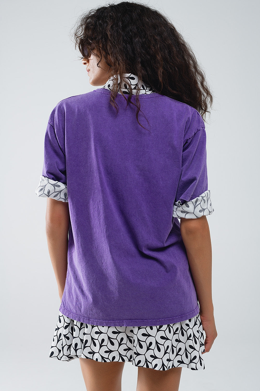 Camiseta morada con texto manhattan