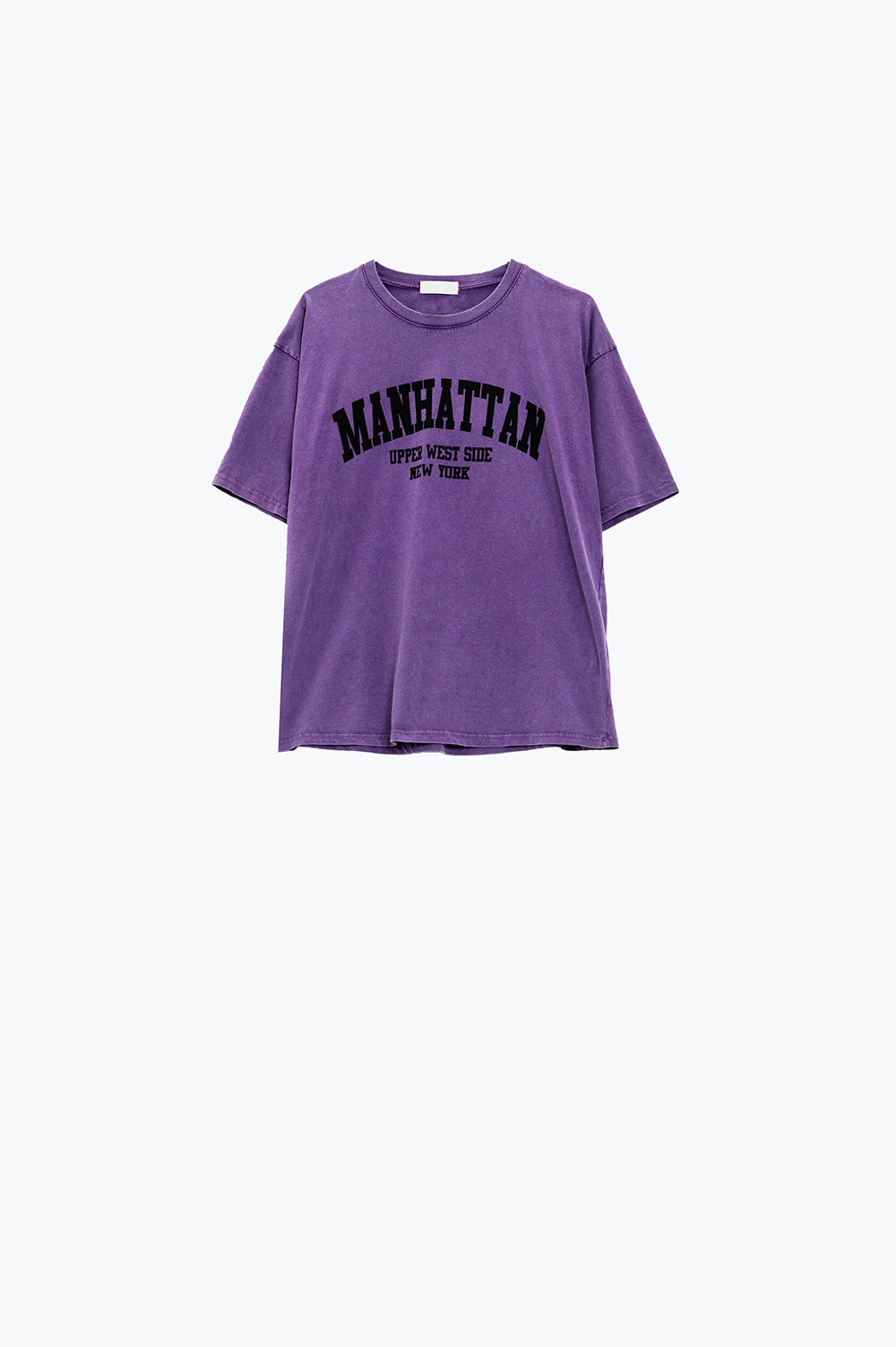 Camiseta morada con texto manhattan