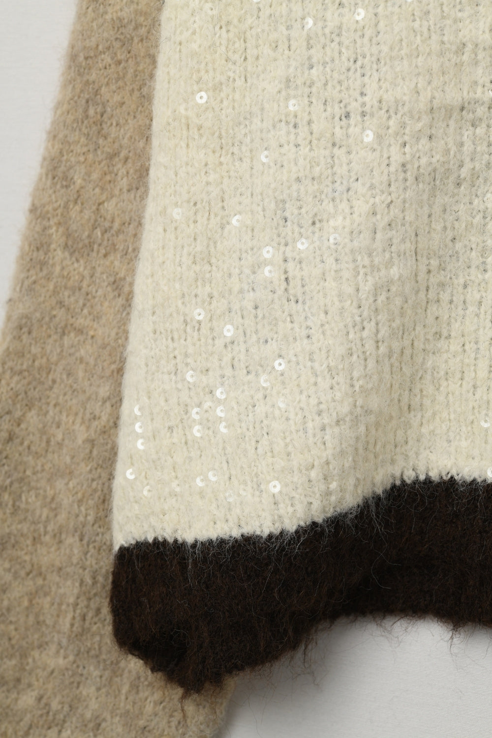Detalle tejido punto mullido y lentejuelas 