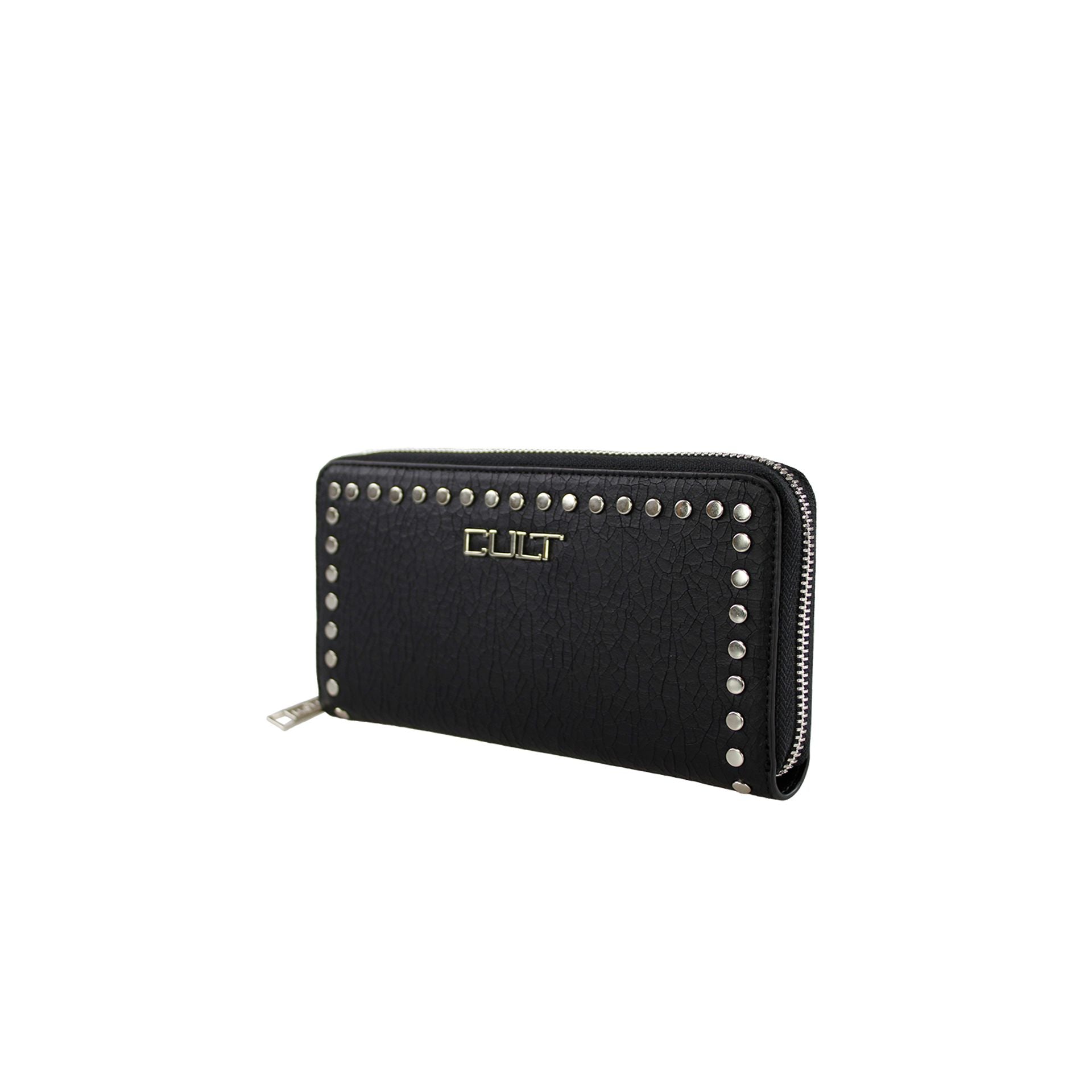 Cartera CULT negra con tachuelas metálicas y cremallera frontal.
