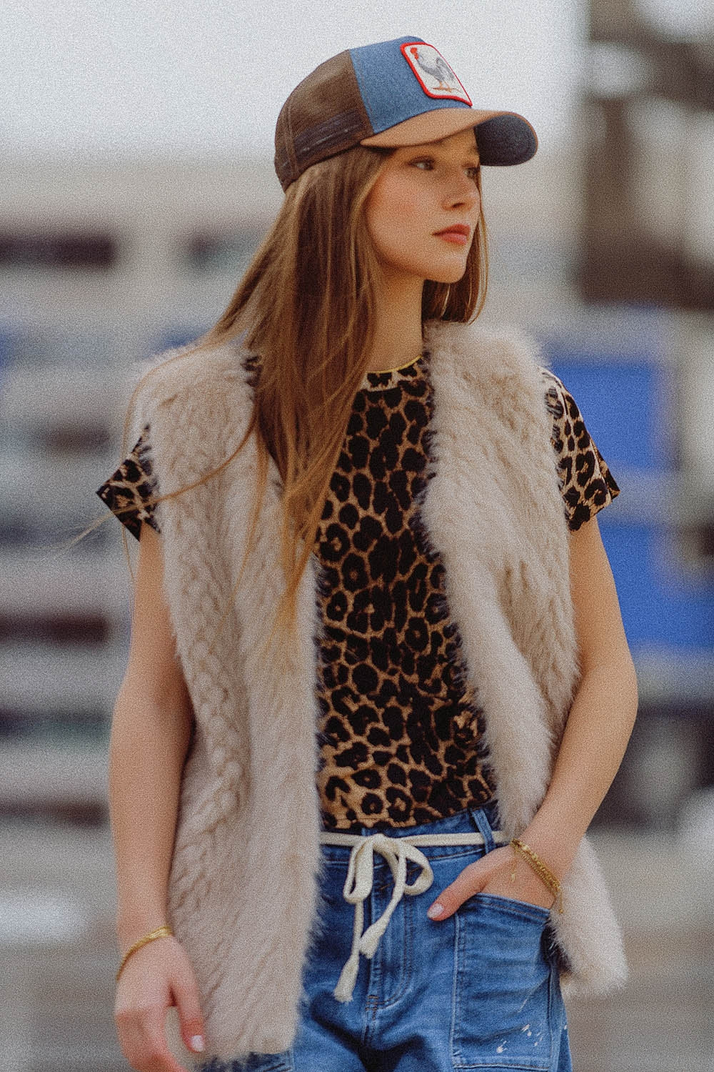 chaleco beige de piel fina