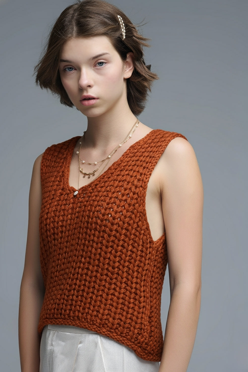 Chaleco corto de crochet en color naranja con hilo de lentejuelas