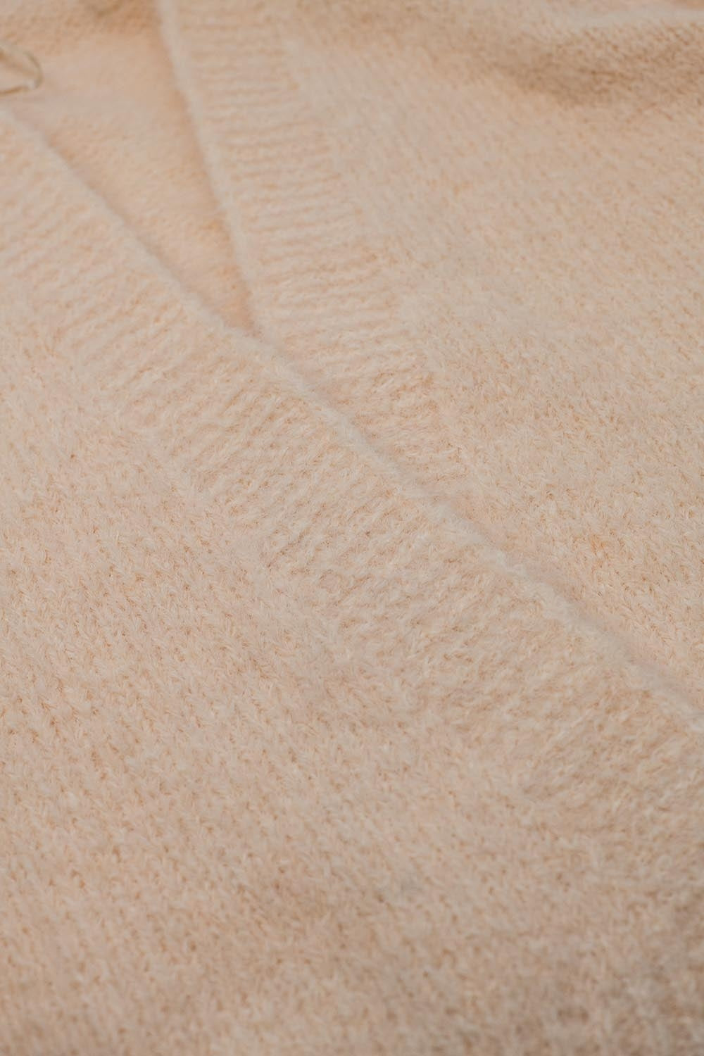 Chaqueta abierta oversize de punto mullido en color blanco con canalé en los puños y las mangas