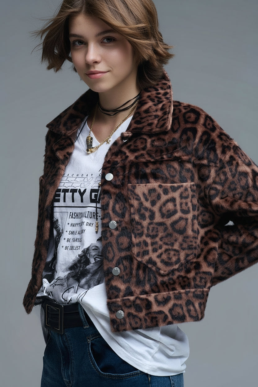 Chaqueta abotonada de felpa sintética con atrevido estampado de leopardo