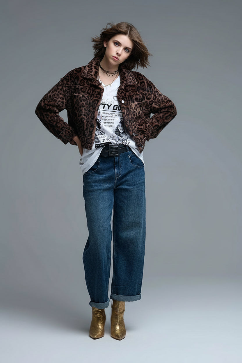 Chaqueta abotonada de felpa sintética con atrevido estampado de leopardo