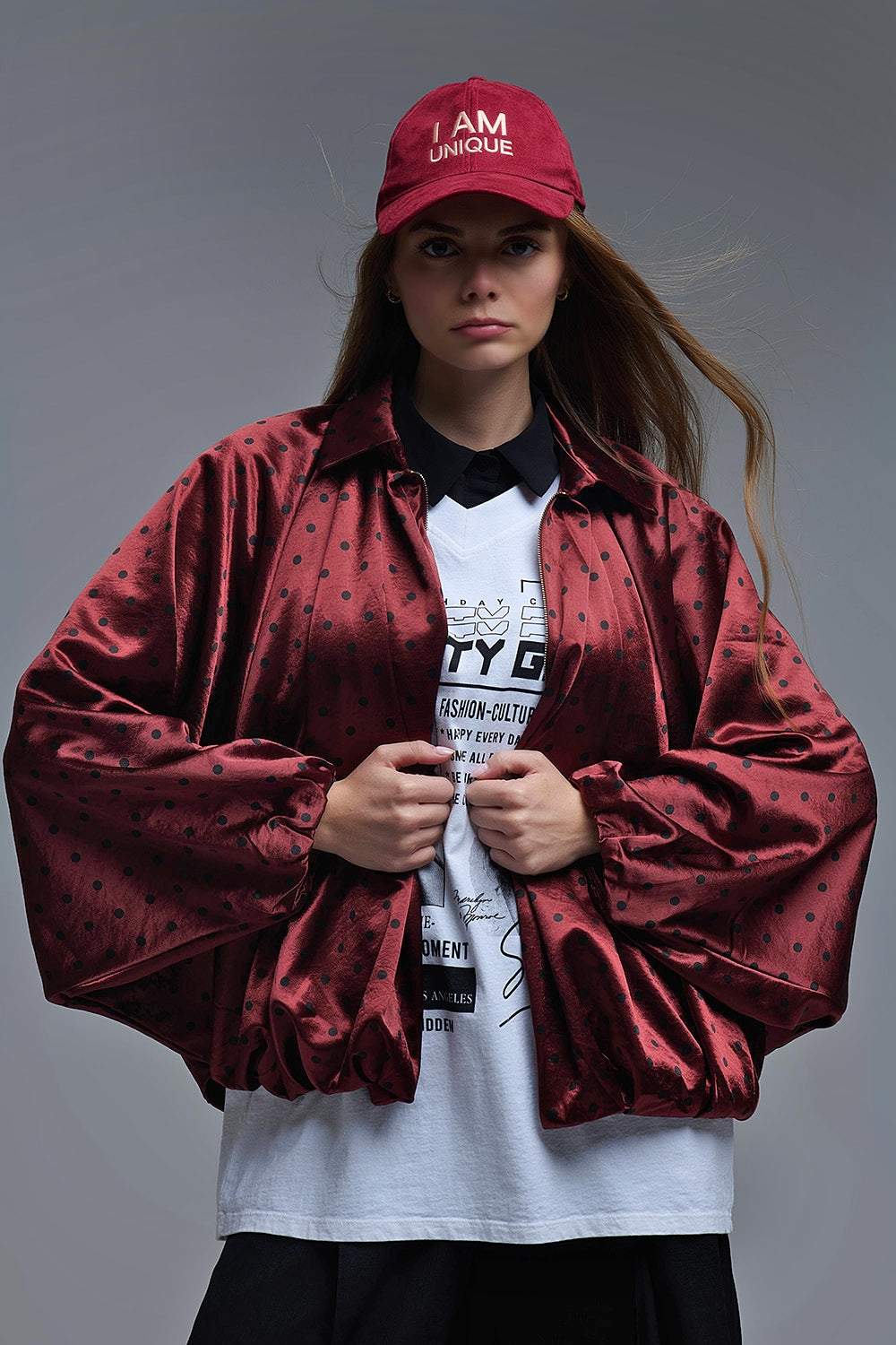 Q2 Chaqueta bomber de satén con lunares en burdeos