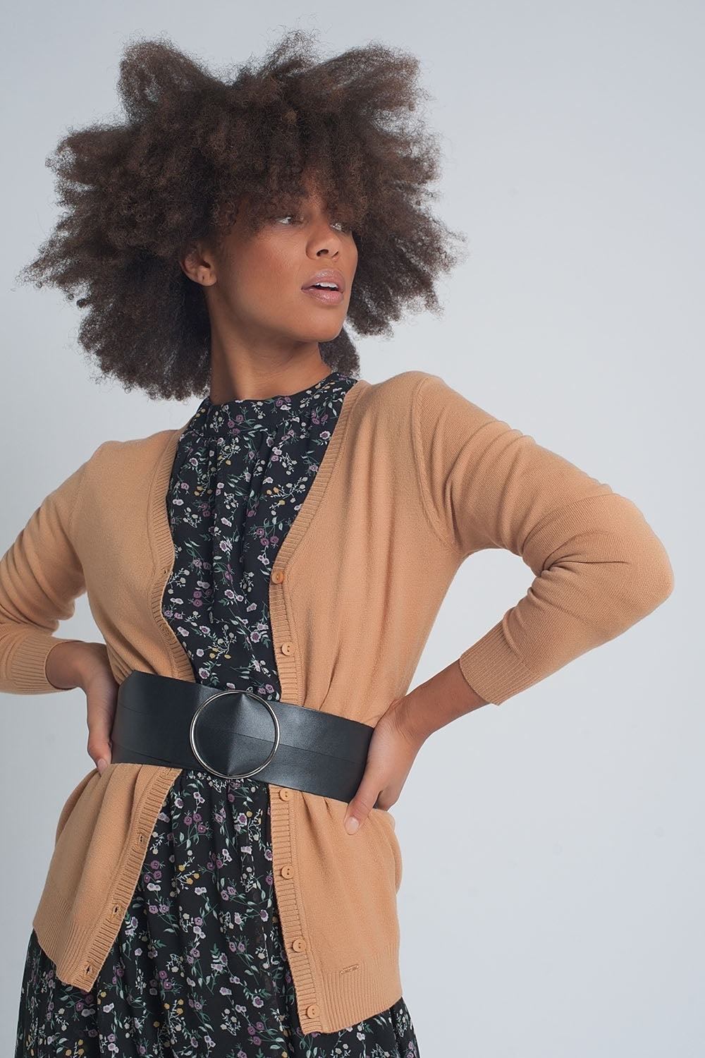 Q2 Chaqueta de punto con botones delanteros en camel