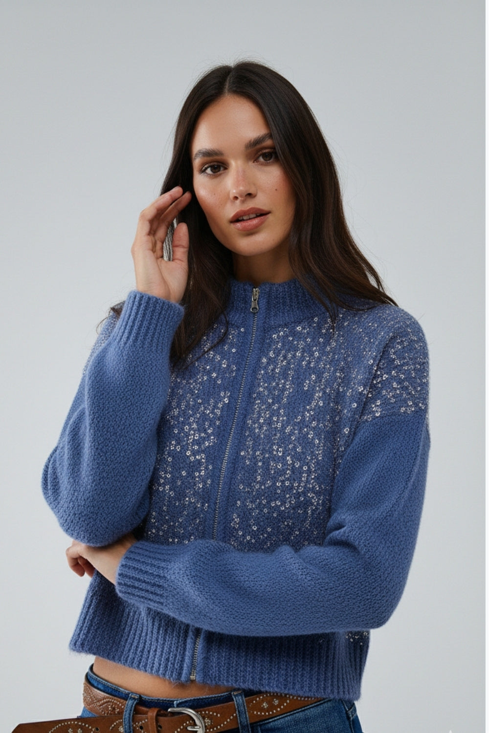 Chaqueta de punto esponjoso azul con lentejuelas y cierre de cremallera