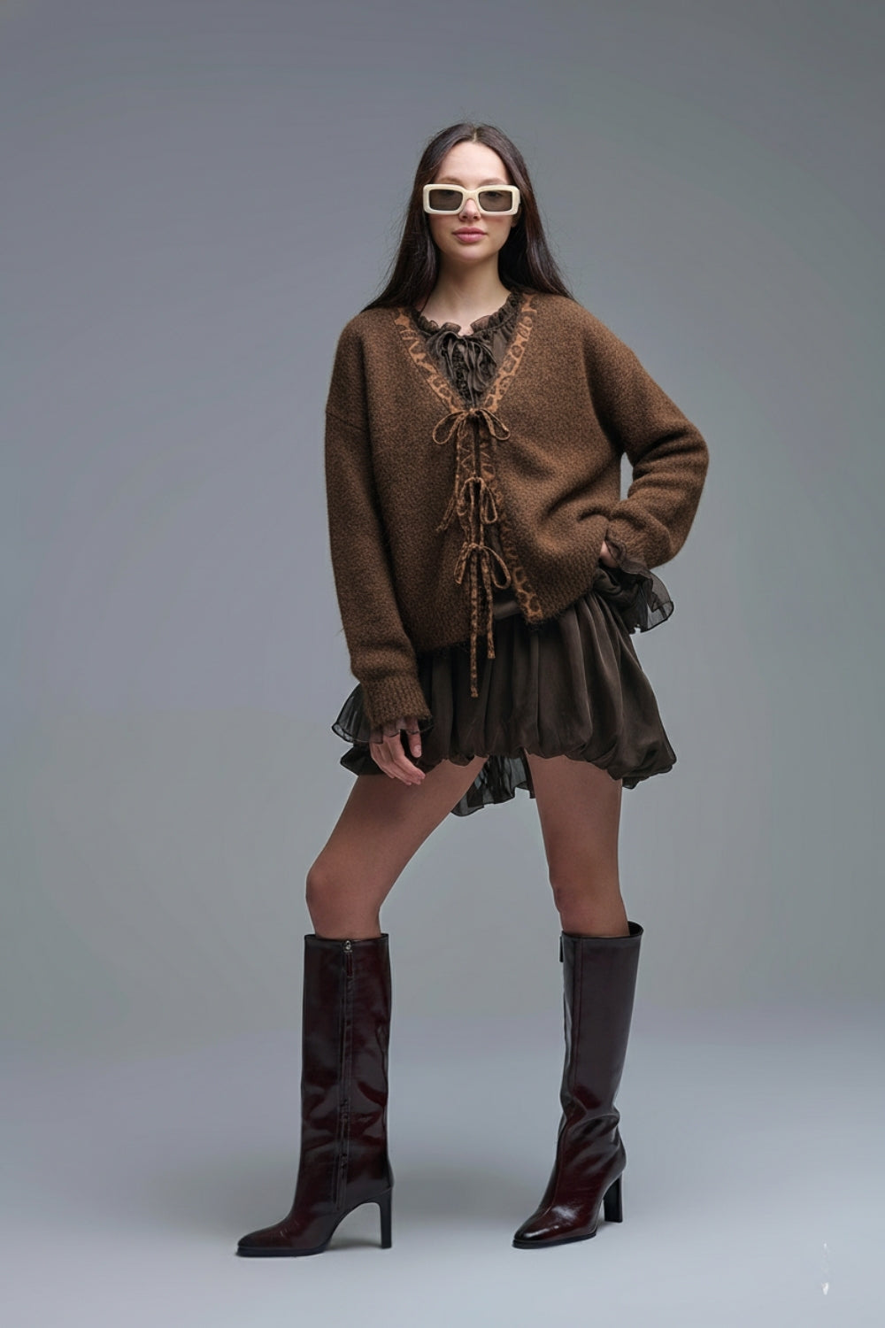 Chaqueta de punto marrón con detalle bordado de leopardo