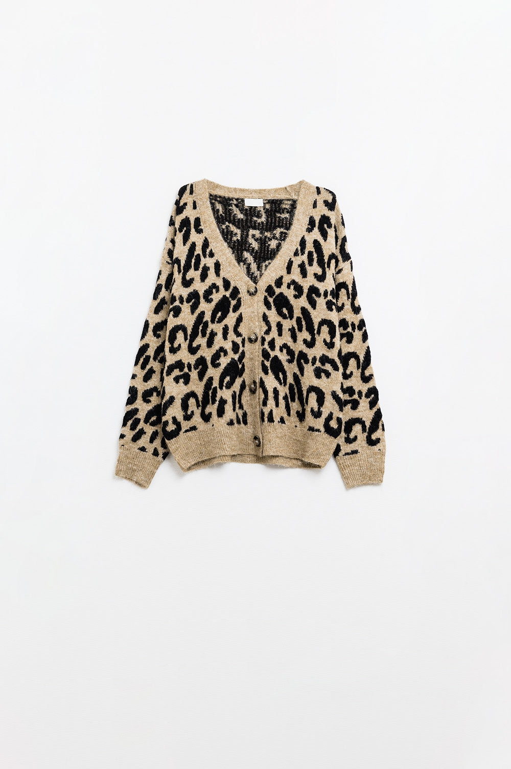 Cárdigan de punto mullido y corte amplio con estampado de leopardo en tonos camel y negro.