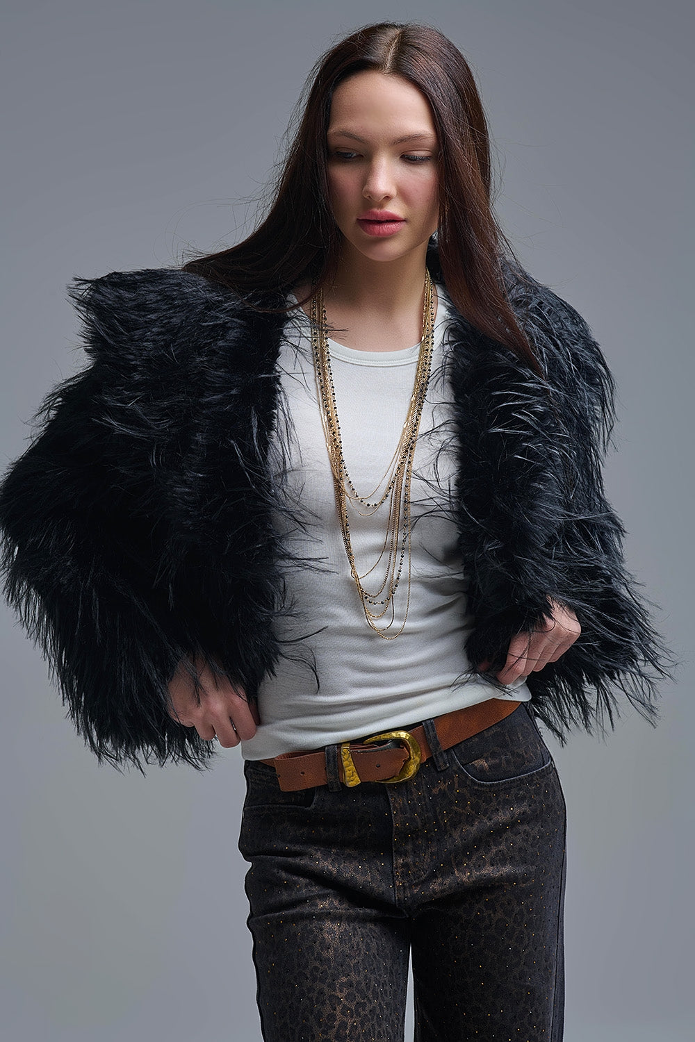 Chaqueta negra de piel sintética con gran cuello