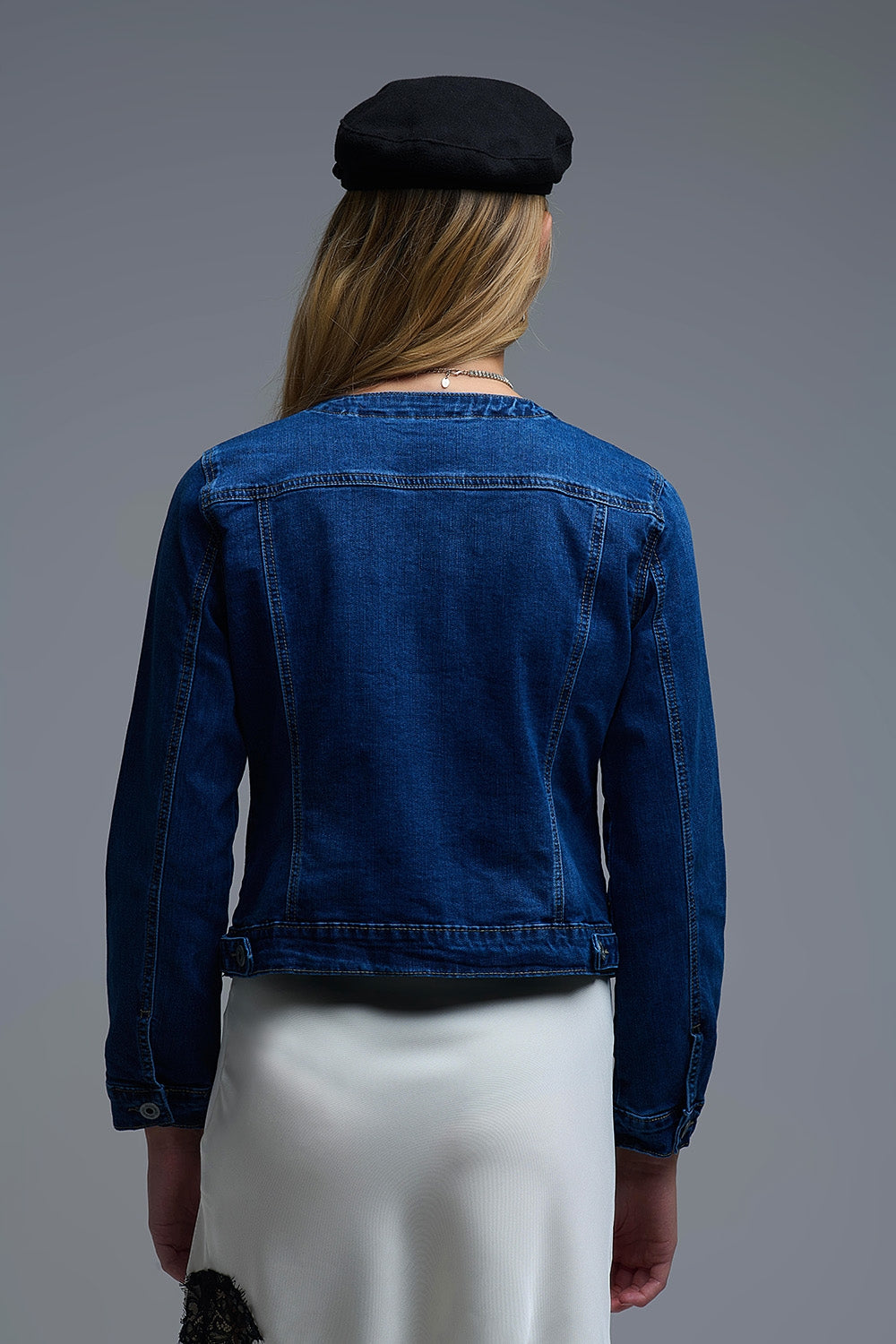 Chaqueta vaquera azul con adornos en denim elástico