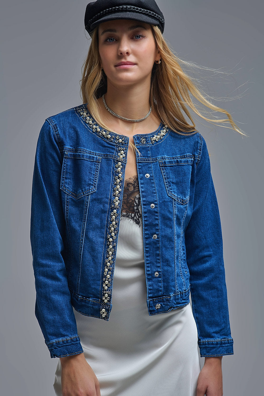 Chaqueta vaquera azul con adornos en denim elástico