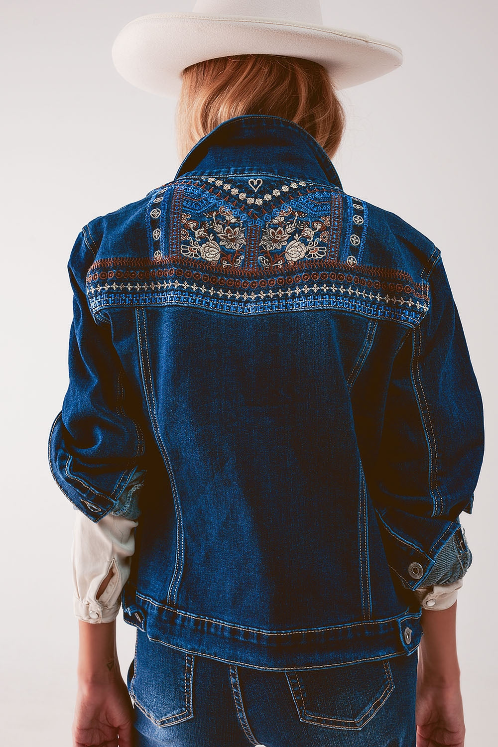 Chaqueta vaquera bordada estilo casual boho chic