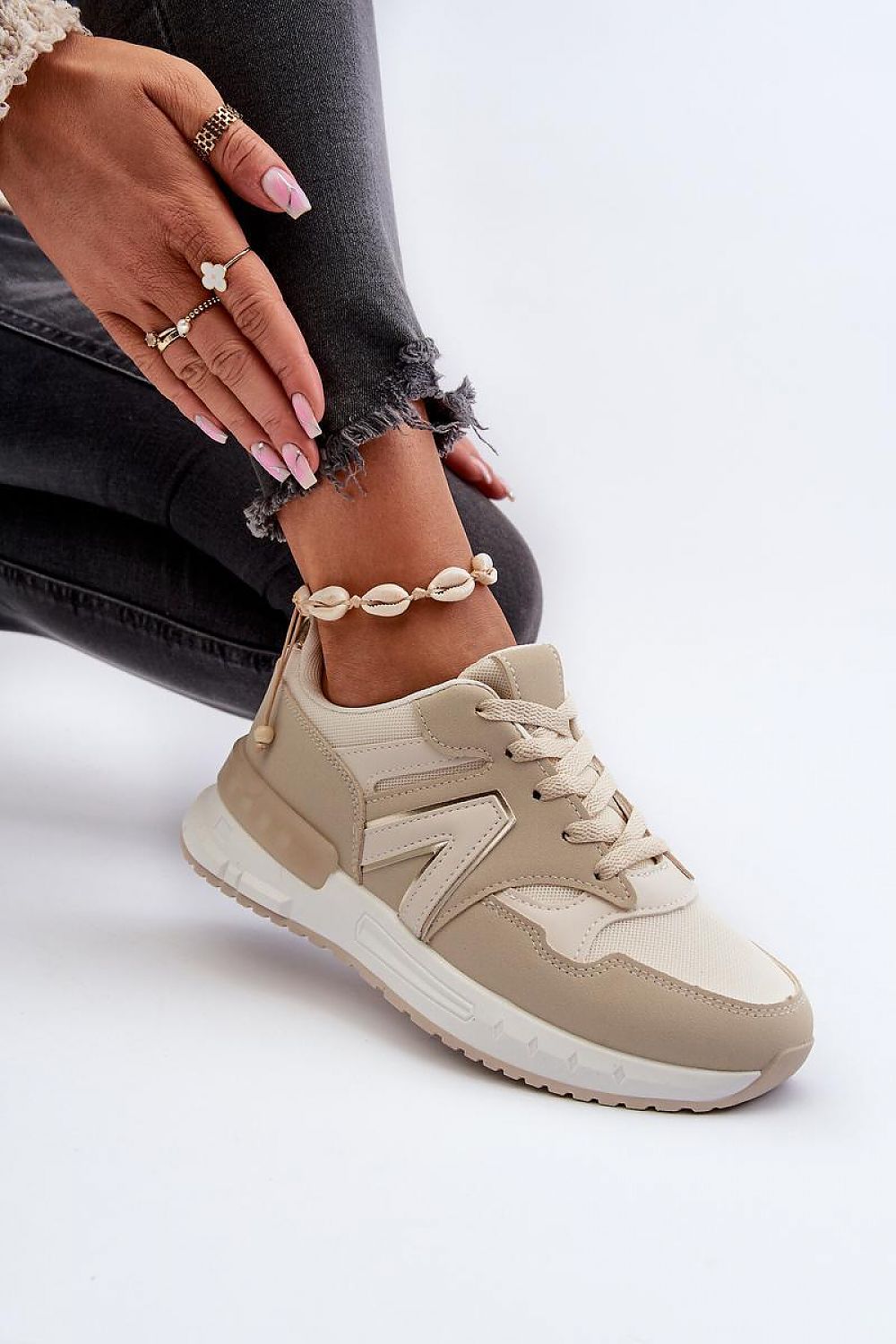 Zapatillas Deportivas en color beige - Comodidad y estilo