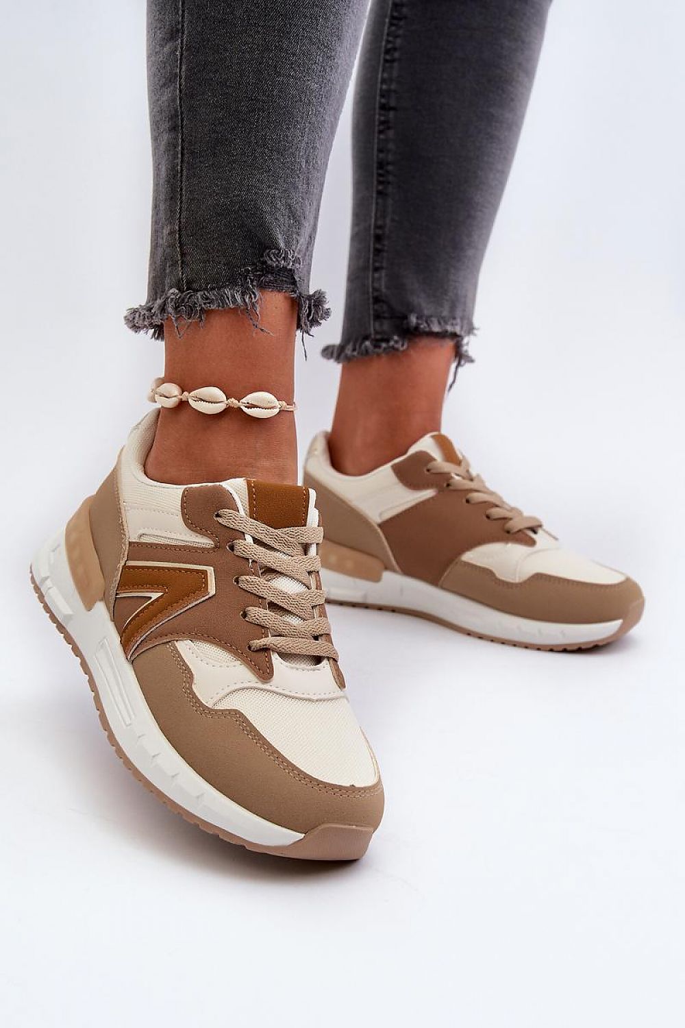 Zapatillas Deportivas de Mujer en Tonos Beige