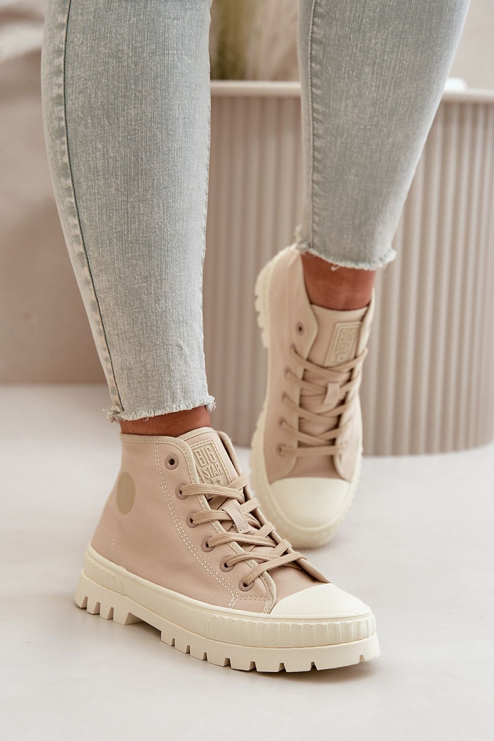 Sneakers Big Star tipo bota en beige con suela plataforma
