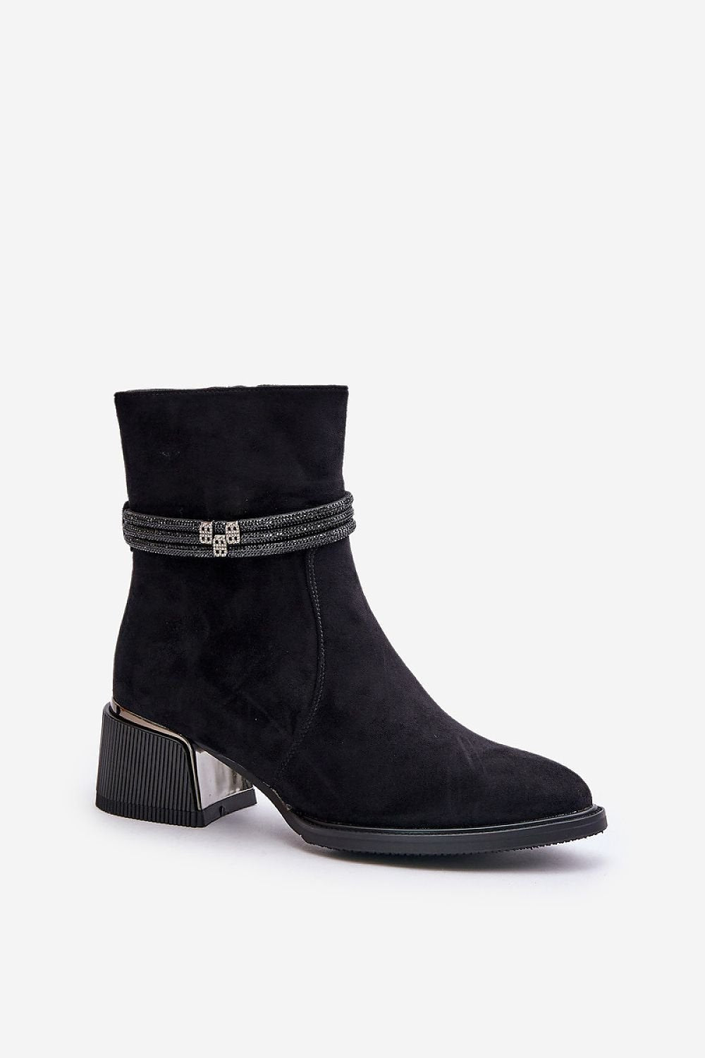 Botines Negros con detalles metálicos