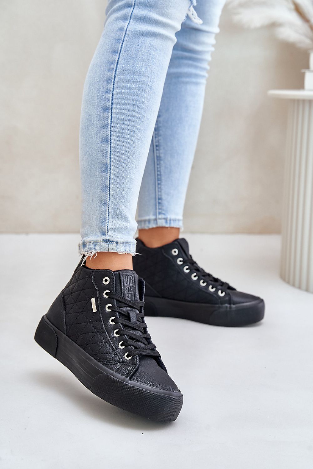 Sneakers Big Star tipo bota en color negro