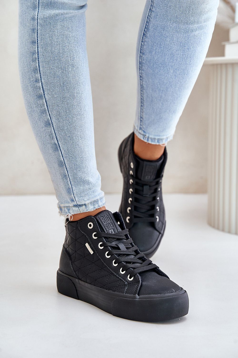 Sneakers Big Star tipo bota en color negro