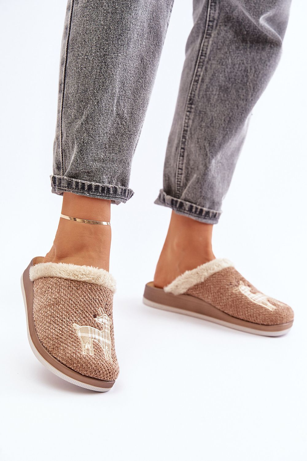 Slippers ergonómicas para Mujer en color beige - Calidad y Calidez