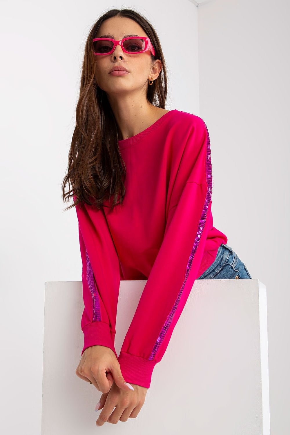 Sudadera en color Fucsia con detalle de lentejuelas en mangas - Elegancia casual