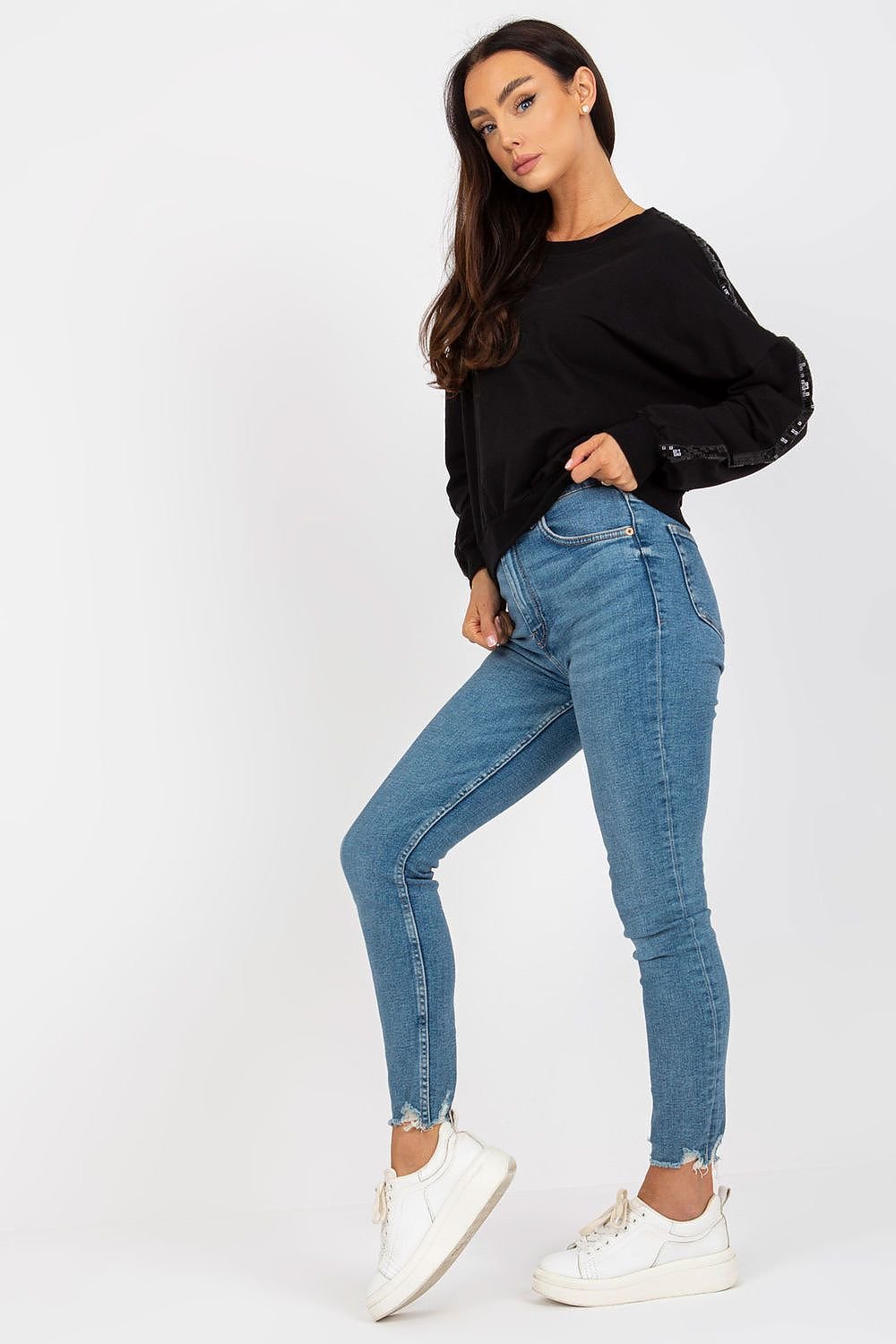 Sudadera negra con detalle de Lentejuelas en las mangas - Elegancia y calidez