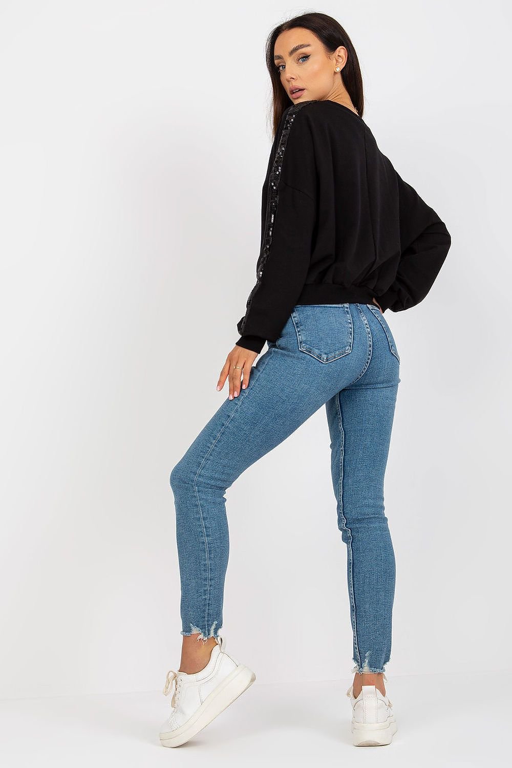 Sudadera negra con detalle de Lentejuelas en las mangas - Elegancia y calidez
