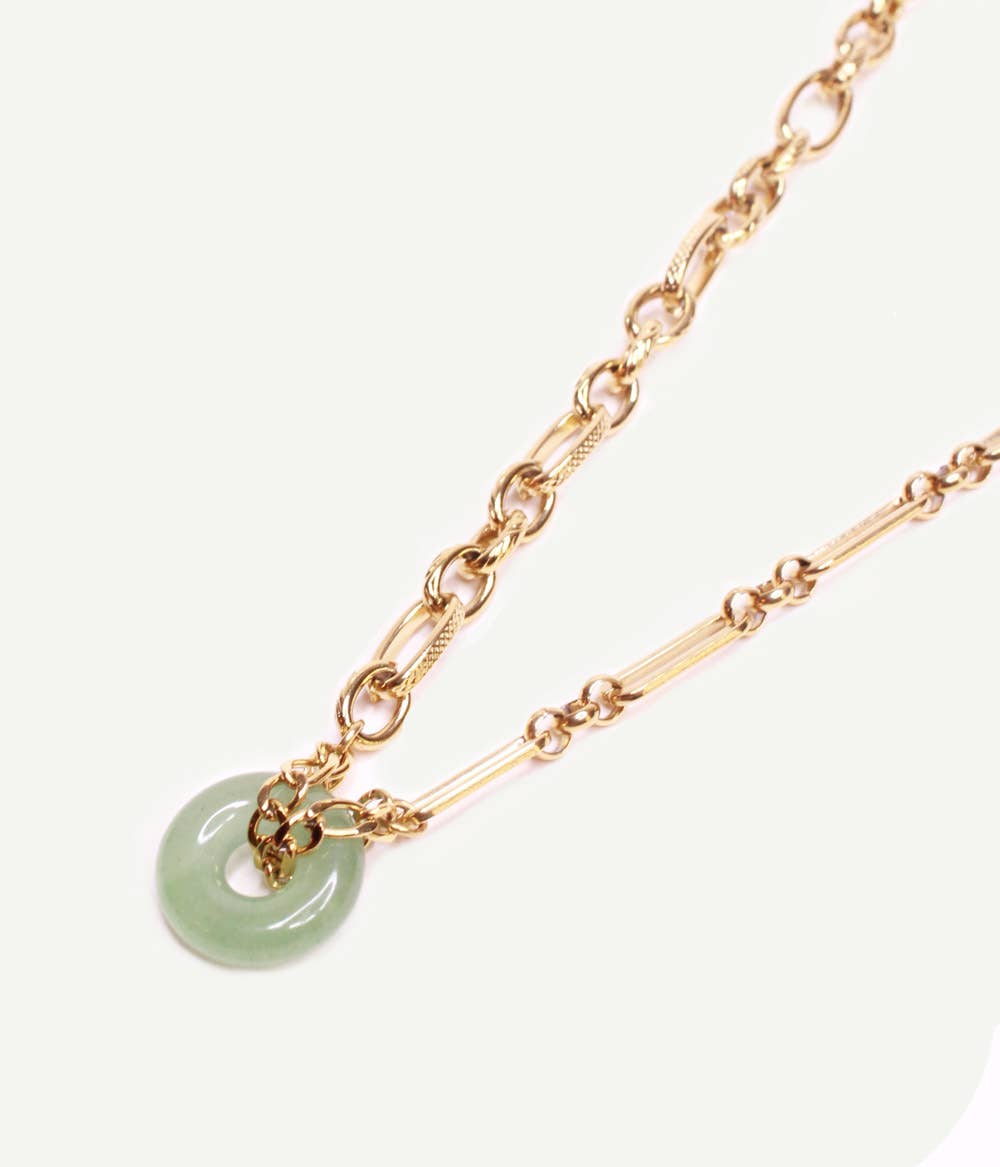 Collar Paloma dorado con anillo de jade