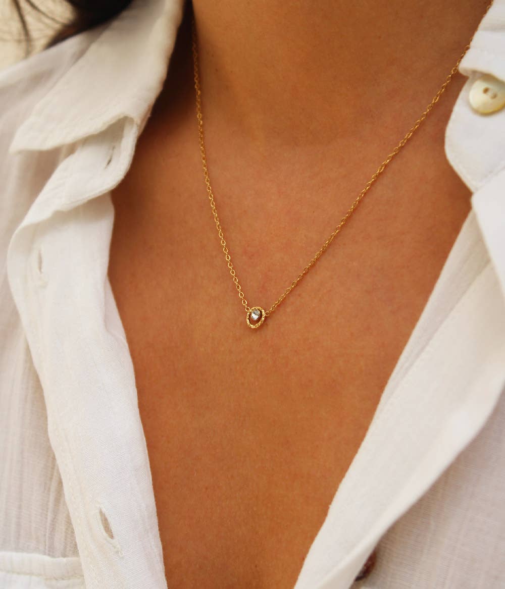 Collar Emma dorado con colgante brillante