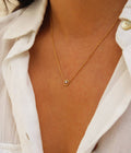 Collar Emma dorado con colgante brillante