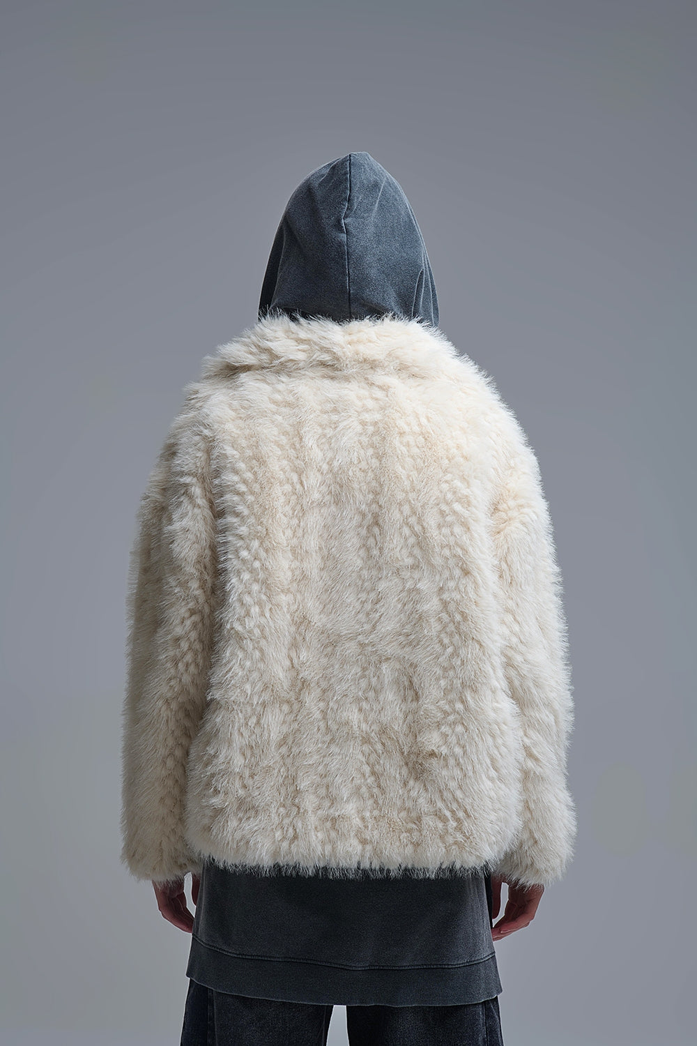 Elegante chaqueta de piel sintética beige con cuello ancho