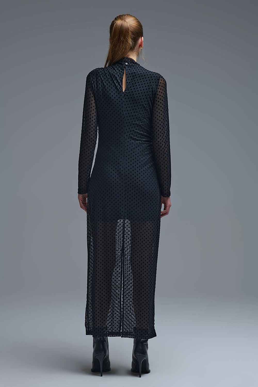 Elegante vestido negro de lunares transparentes