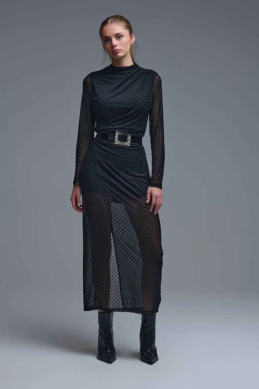 Elegante vestido negro de lunares transparentes